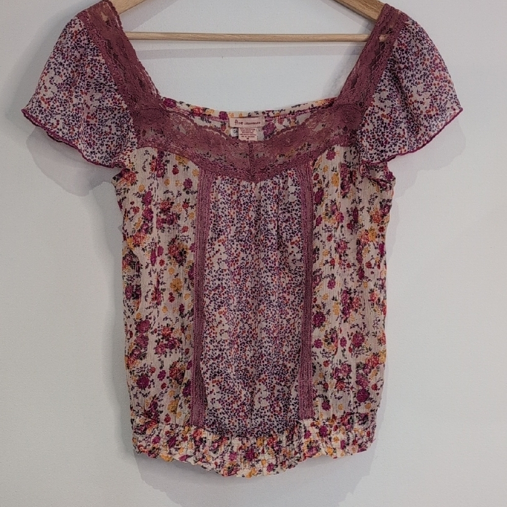 Fire Sheer Floral Flowy Boho Short Sleeve Blouse With Lace Detail Size M
